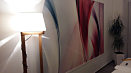 abstraktná tapeta na stene v spálni