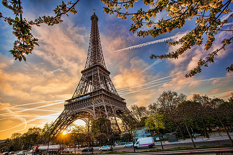 Fototapeta Oblaky nad Eiffelovou vežou 24773